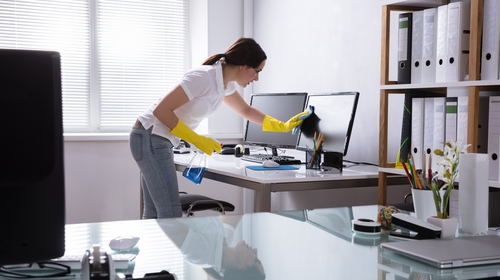 Lynsey Crombie, the Queen of Clean shares her clutter-banishing plan.