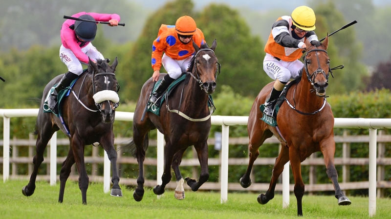 Silence Please (sheepskin noseband) and Tom Madden finished with a flourish to deny One Voice and Shane Foley