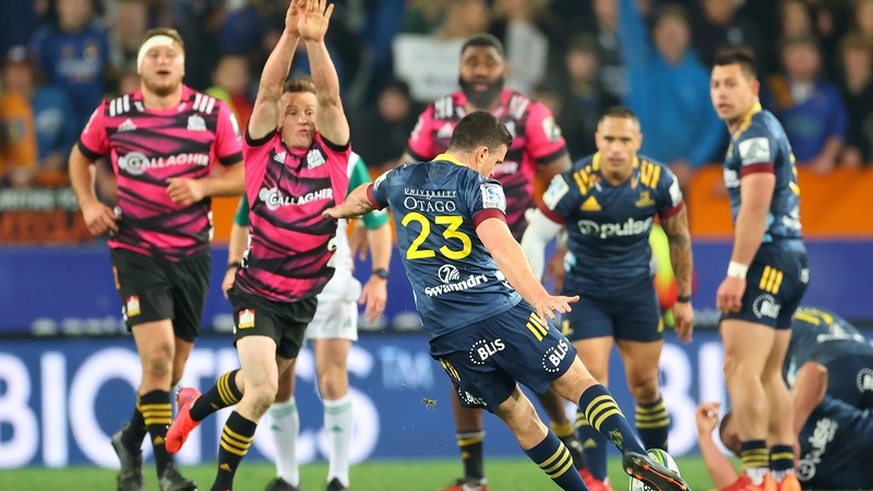 Highlanders Bryn Gatland kicks the winning drop-goal