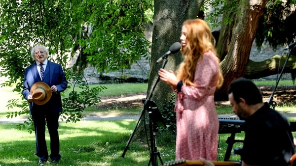 Lisa Lamb, Eamonn de Barra and John McLoughlin perform Down By the Salley Gardens