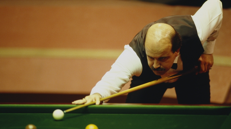 Willie Thorne in action at the World Championship in 1988.
