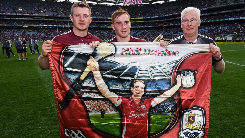 Joe Canning, Conor Whelan and Galway kit manager James 'Tex' Callaghan pay tribute to Niall Donohue after the 2017 All-Ireland final