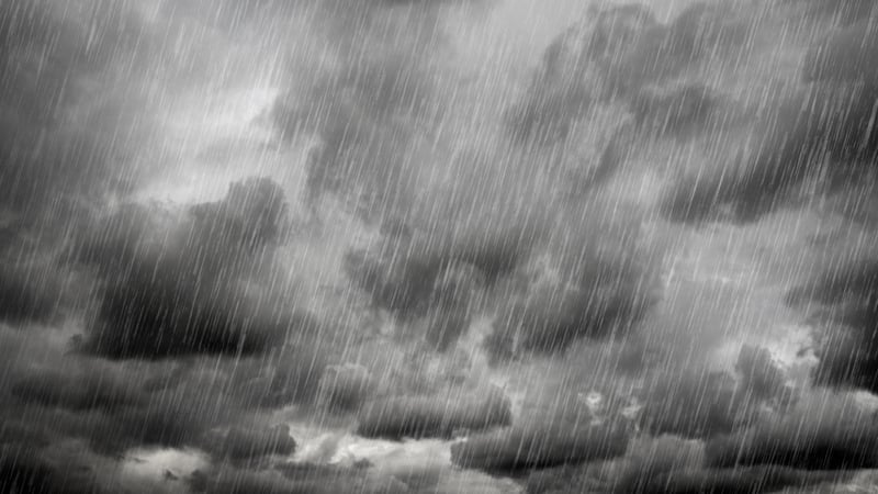 Met Éireann is forecasting heavy showers and thunderstorms (stock image)