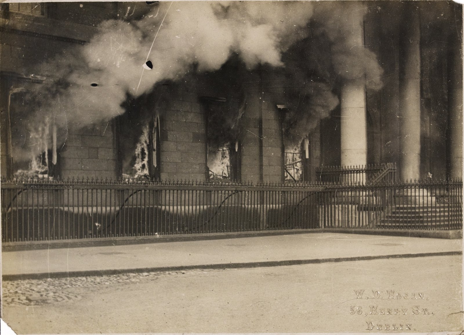 The Customs House on fire in June 1921. Photo: National Library of Ireland