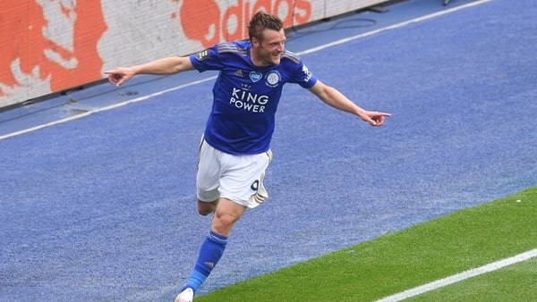 Jamie Vardy celebrating the Foxes' third goal