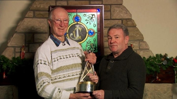 Ray Houghton presenting the award to Jack Charlton
