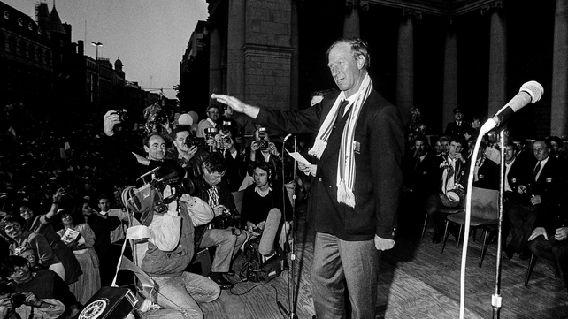 Speaking to the Irish supporters at the homecoming on College Green