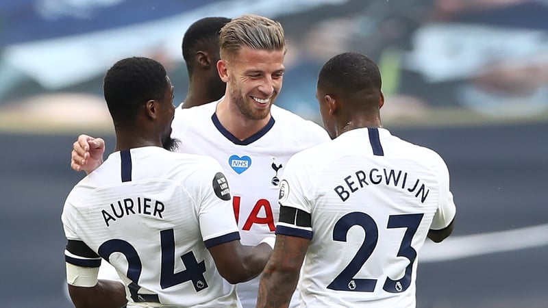 oby Alderweireld (C) celebrates the North London Derby win with teammates