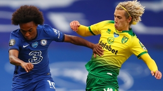 Willian and Todd Cantwell battle for possession