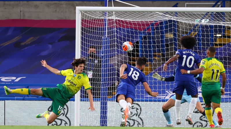 Olivier Giroud heads home the winner