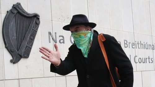Ian Bailey arriving at the High Court in Dublin today (pic: Rollingnews.ie)