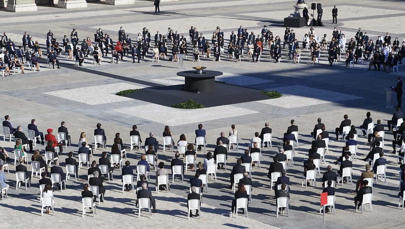 Participants lay flowers during the state tribute to the victims of the coronavirus at the Royal Palace in Madrid, Spain