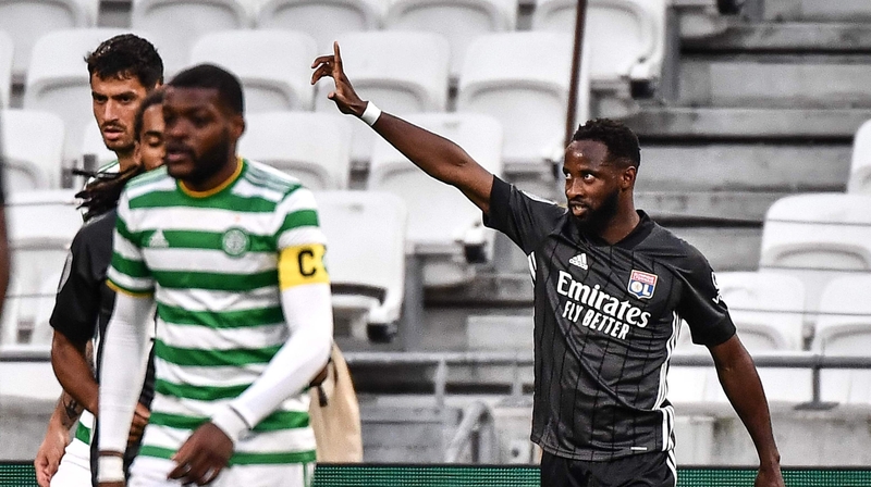 Lyon's Moussa Dembele (R) celebrates his goal