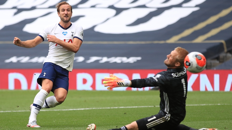 Harry Kane (L) scores past Leicester City goalkeeper Kasper Schmeichel