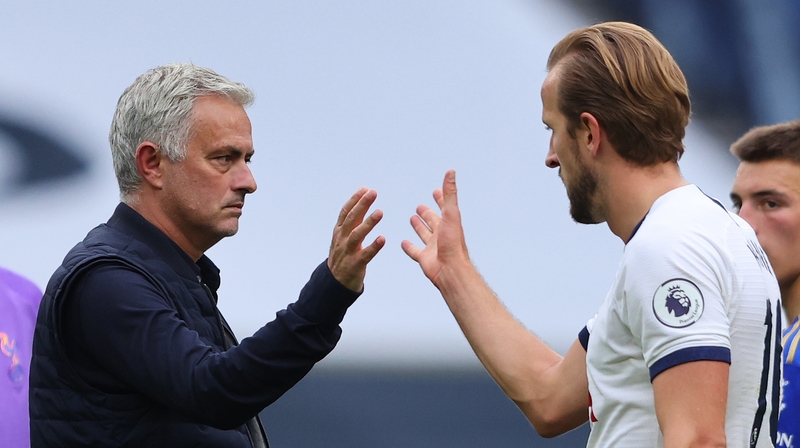 Mourinho congratulates Kane after his brace