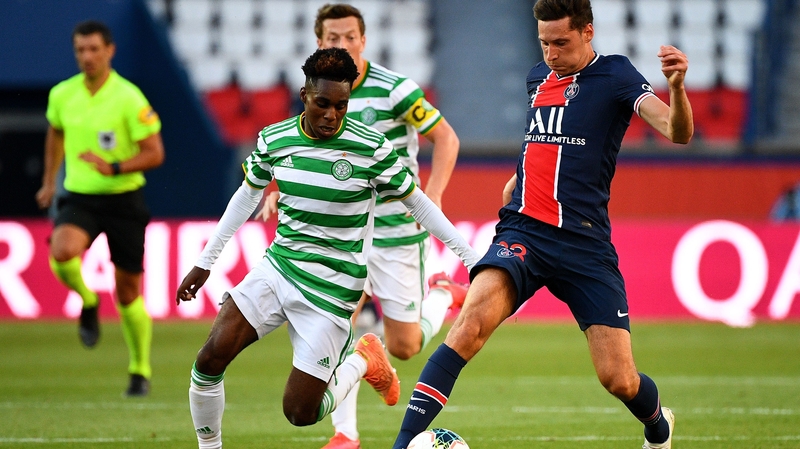 Julian Draxler (R) vies with Celtic FC's Dutch defender Jeremie Frimpong