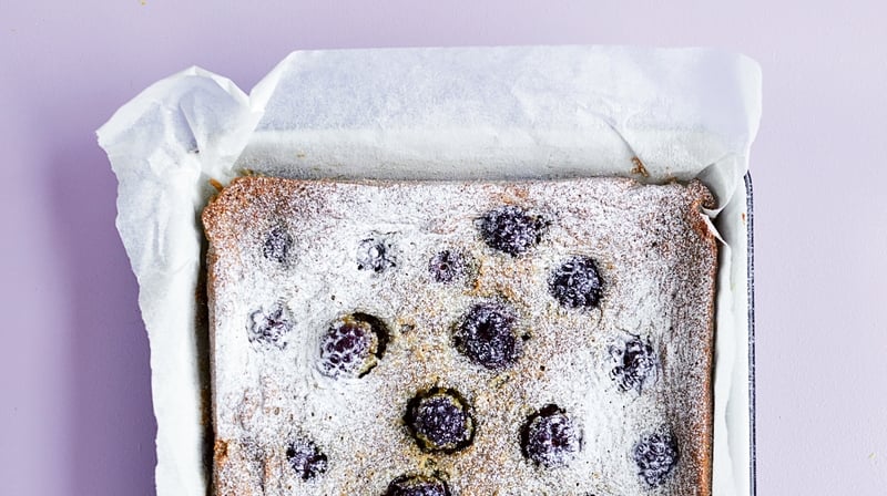 Blackberry and Pistachio Cake