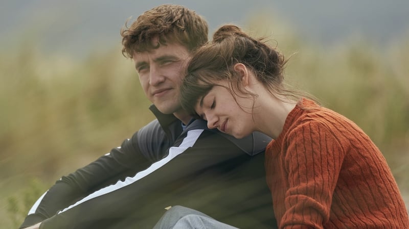 Paul Mescal and Daisy Edgar-Jones in Normal People