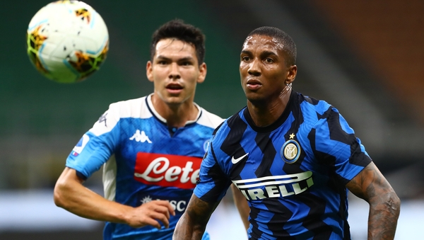 Napoli's Hirving Lozano and Inter Milan's Ashley Young in action