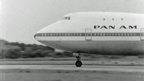 Jumbo lands at Shannon (1970)