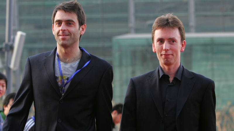Ronnie O'Sullivan (L) and Ken Doherty