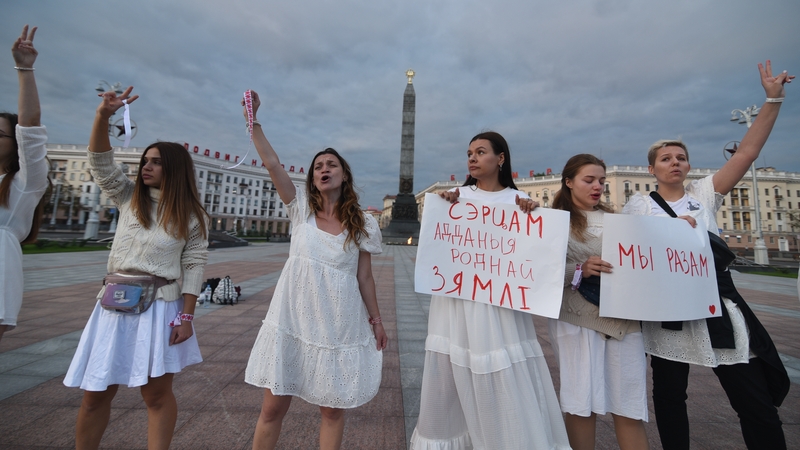 Demonstrators make chains with flowers in reaction to intervention of police in previous demonstrations in Minsk