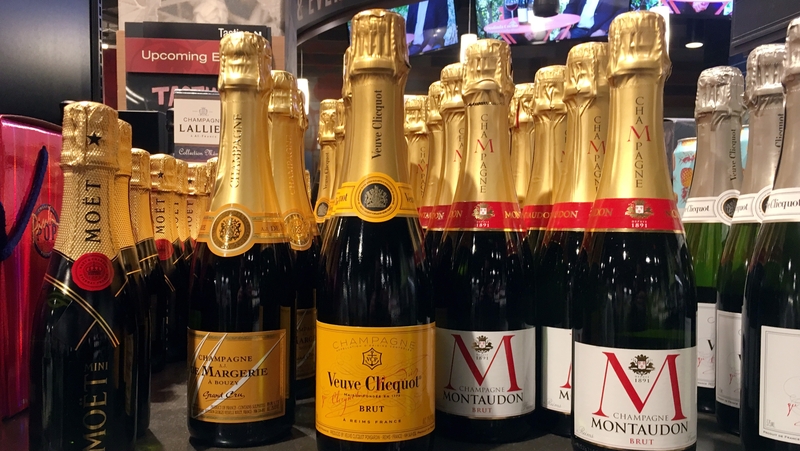 Champagne dealers agree a 22% production cut to Covid-19