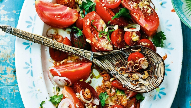 Tomato and Crunchy Peanut Salad
