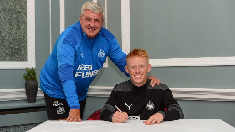 Newcastle manager Steve Bruce and Matty Longstaff