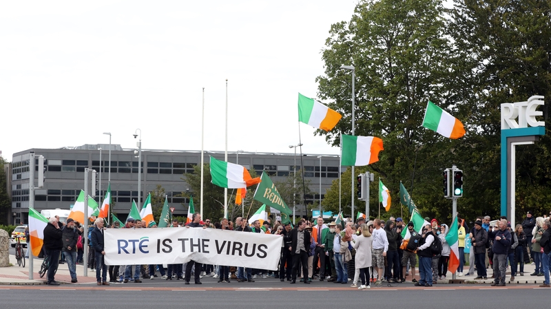 The crowd gathered outside RTÉ before making their way to the main TV reception (Pic: RollingNews.ie)