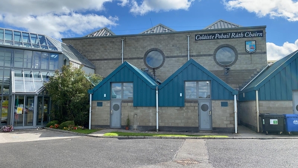 Tá meánscoileanna na tíre ag oscailt arís an tseachtain seo.