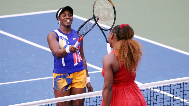 Williams (r)will face Greek 15th seed Maria Sakkari in the next round