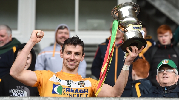 Simon McCrory lifting the Division 2a trophy