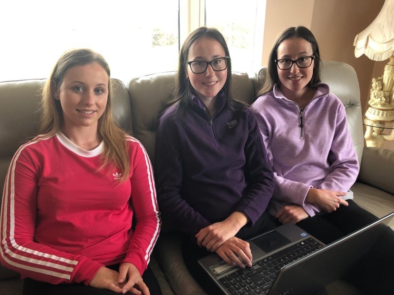 Clíona, Niamh agus Róisín Ní Dhúgáin as Indreabhán.