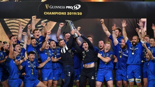 Rob Kearney (L) and Fergus McFadden (R) lift the PRO14 trophy alongside their team-mates