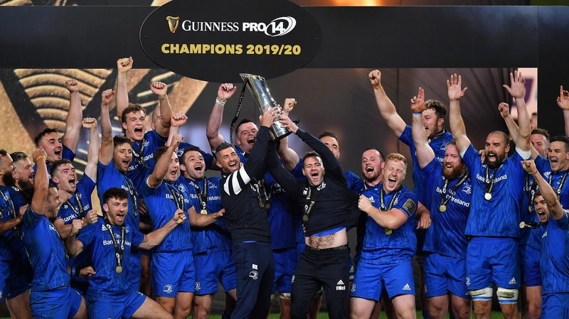 Rob Kearney (L) and Fergus McFadden (R) lift the PRO14 trophy alongside their team-mates