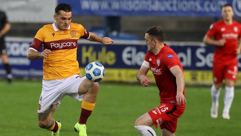 Tony Watt and Stephen O'Donnell tussle for possession