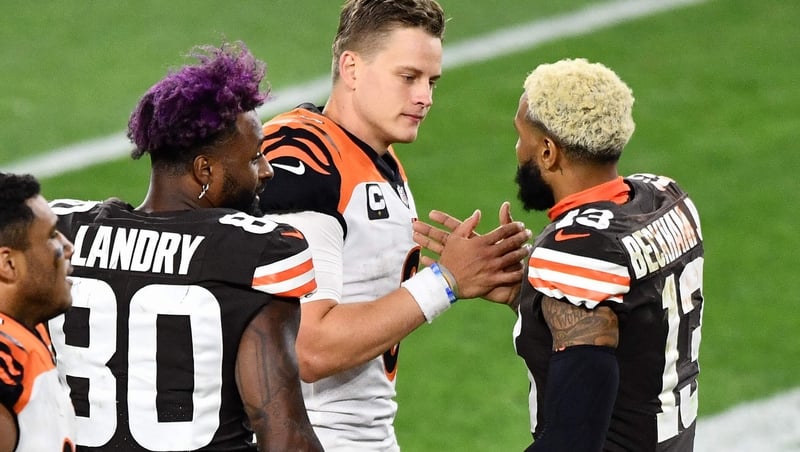 Joe Burrow (C) greets Odell Beckham Jr (R) of the Cleveland Browns after the game