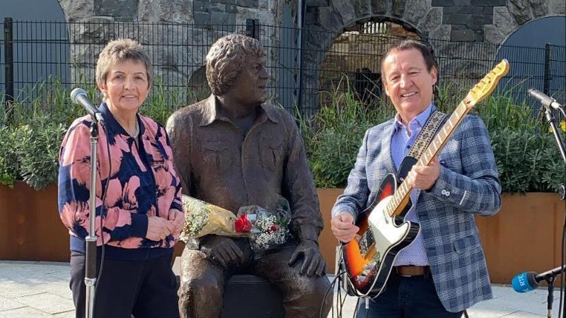 Margo O'Donnell and Declan Nerney performing beside Big Tom statue in Castleblayney today
