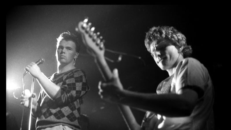 Microdisney in action at a Kampus show