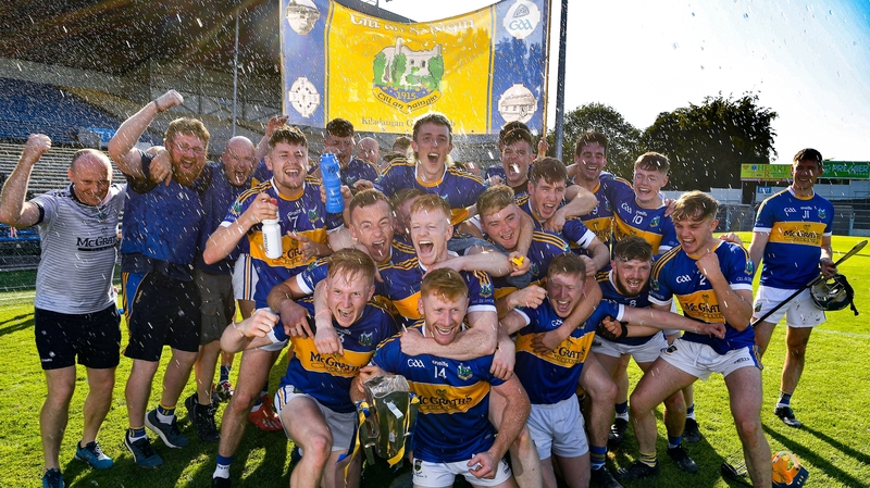 Kiladangan celebrating their victory