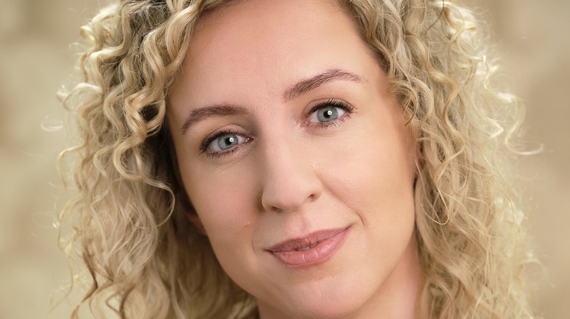 Siún Ní Dhuinn: pays tribute to our broadcasters who put their hearts into the productions, under challenging conditions.