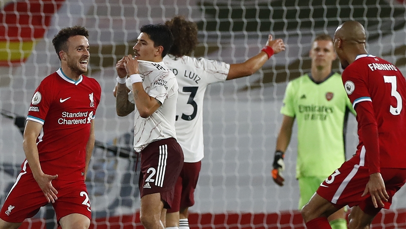 Diogo Jota (L) celebrates his goal with Fabinho