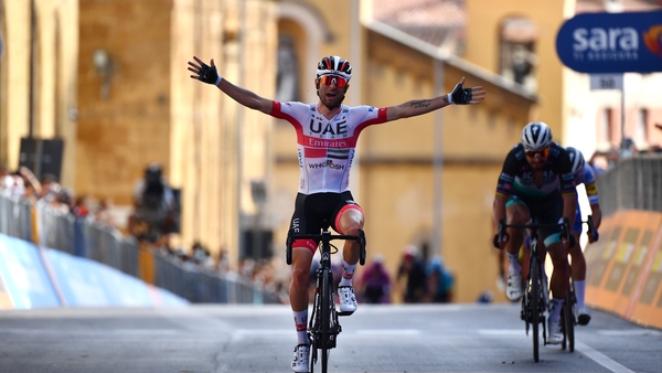 Diego Ulissi crossing the line to win