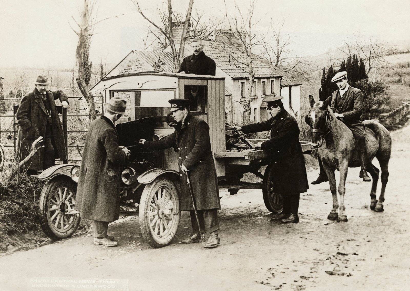 A check on the border in the 1920s. Photo: George Rinhart/Corbis via Getty Images