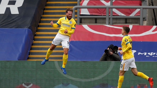 Alexis Mac Allister (L) celebrates the equaliser