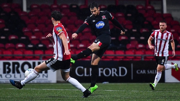 Jordan Flores of Dundalk scores his side's second goal