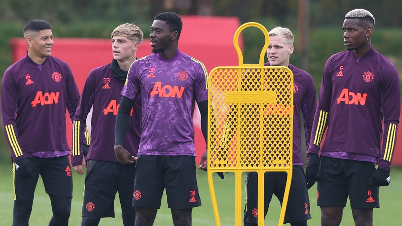 Manchester United players tune up in training before the trip to Paris