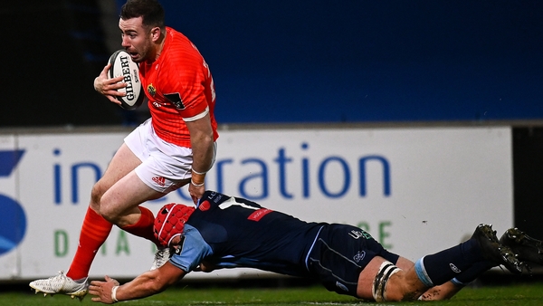 JJ Hanrahan evades James Botham to score Munster's fifth try