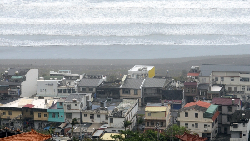 Typhoon Goni will make landfall tomorrow with gusts of upto 265km/h. Evacuations will be difficult given social distancing amid Covid-19